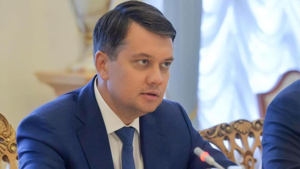 30 сентября в Раде инициировали сбор подписей за отставку Разумкова