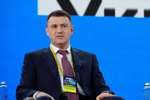 Глава БЭБ Мельник говорил, что в сентябре начать работу бюро не успевает, запуск перенесли на конец ноября