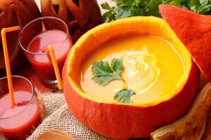 Суп из тыквы готовится просто и быстро