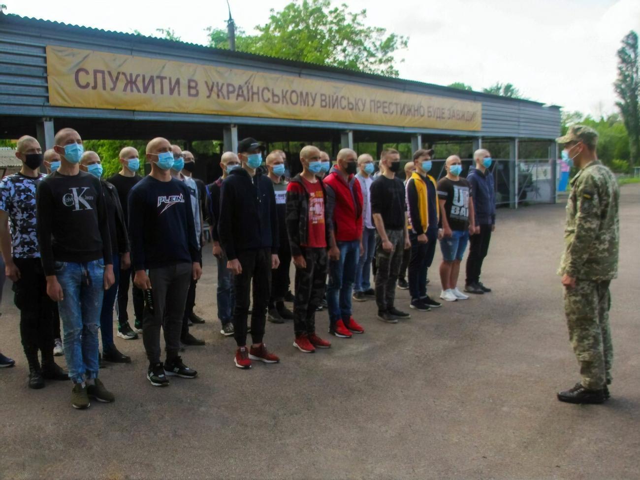 Отправлять призывников на места службы начнут 5 октября