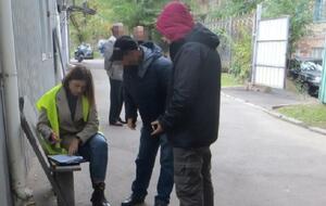 Мужчина заявил полицейским, что решил пострелять со своего балкона по птичкам и случайно попал в прохожего