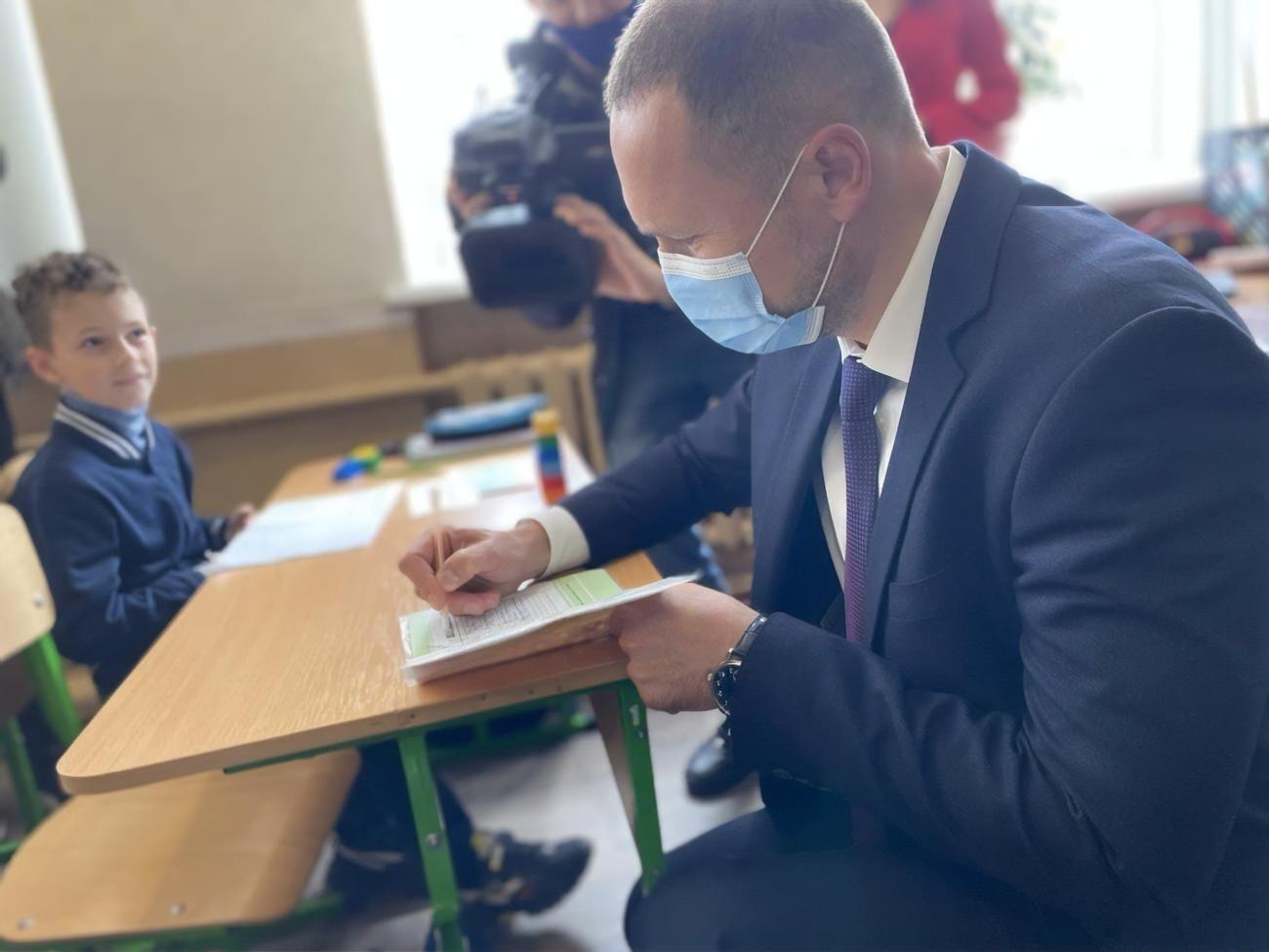 Шкарлет заявил о положительной динамике вакцинации среди учителей
