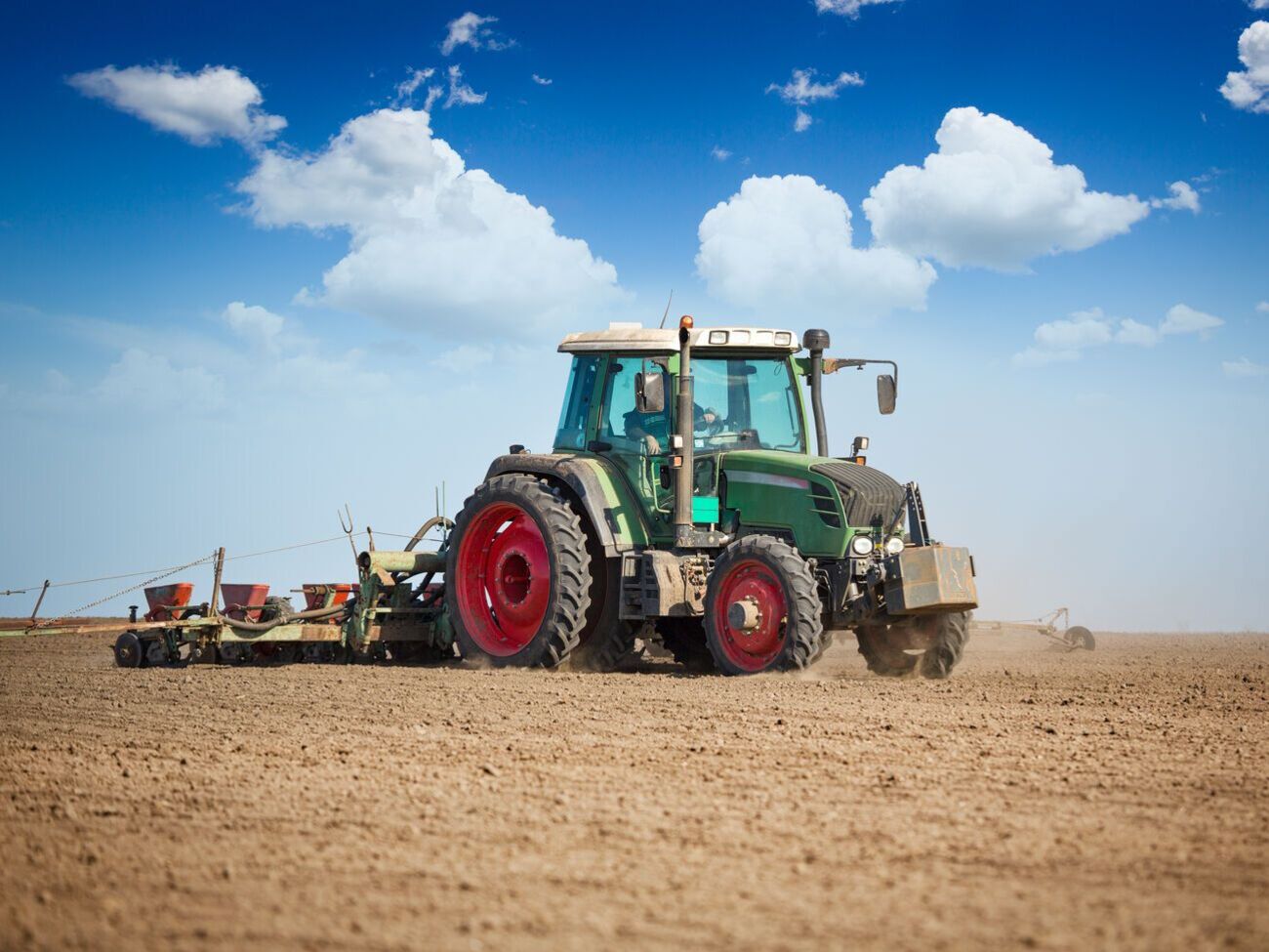На думку журналістів "Главкому", аграріїв обходять увагою, оскільки вони мають впливових захисників у владних кабінетах
