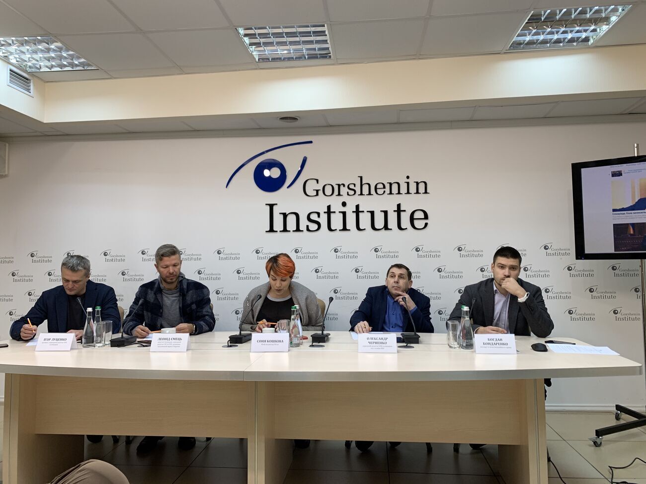 Богдан Бондаренко (справа):&nbsp;Если вы меняете баланс власти в Киеве и говорите, что это не политический инструмент, а так надо, то перенесите действие этих положений на следующую каденцию городской власти и городского головы