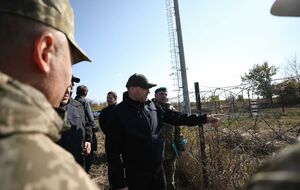 Монастырский во время визита в Луганскую область сказал, что увидел "совсем другой уровень обустройства границы"