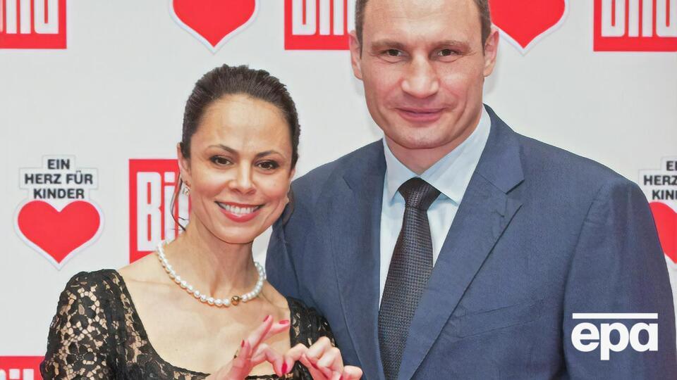 В сентябре 2021 года Кличко прокомментировал слухи о разводе с женой, заявив, что состоит в браке