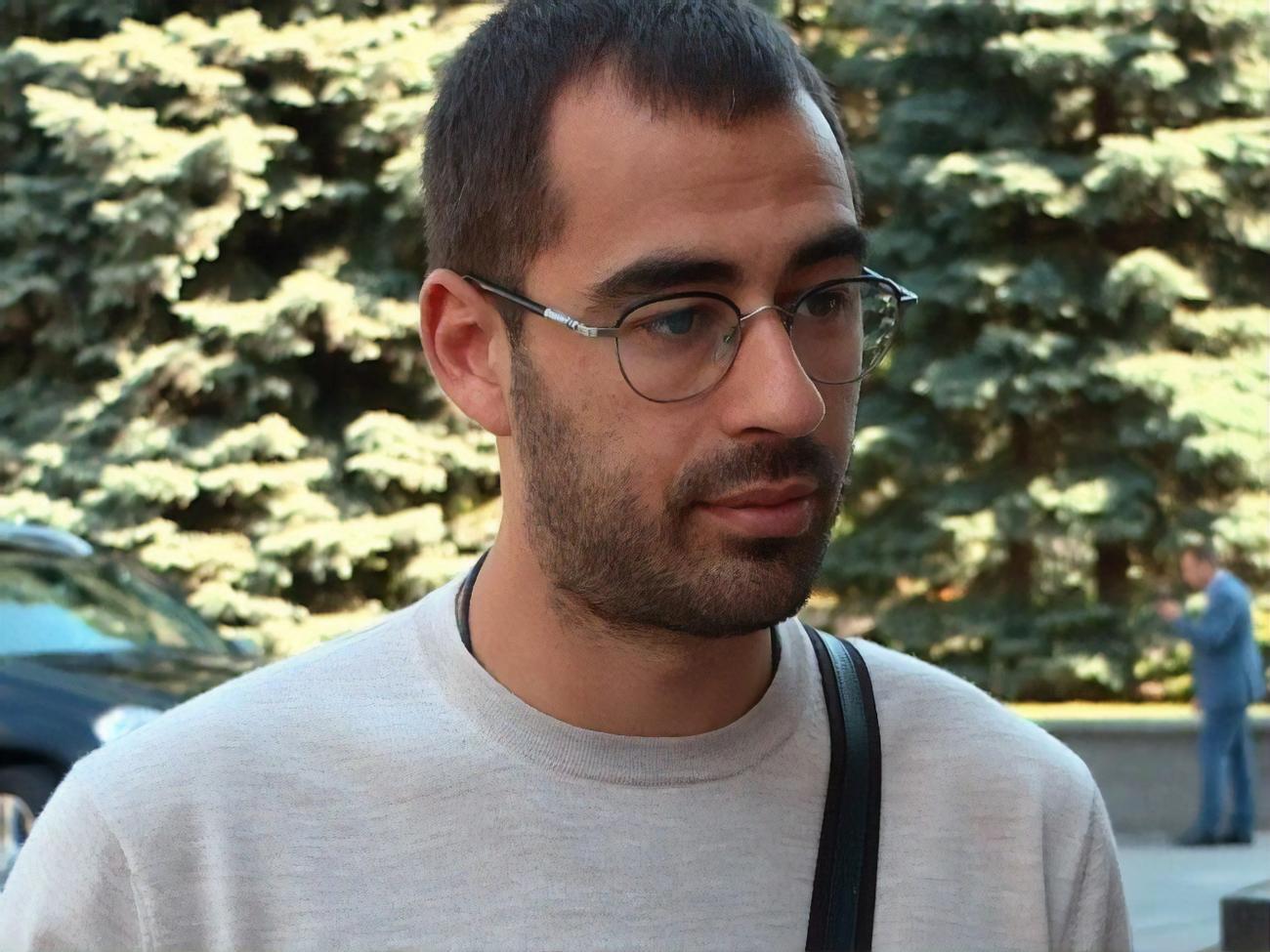 Трухин ответил, что ехал на велосипеде сам