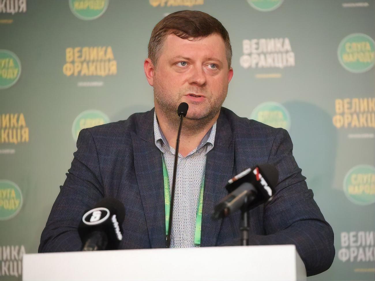 Выездное заседание "Слуги народа" созывалось не для сбора подписей за отзыв Разумкова, отметил Корниенко (на фото)