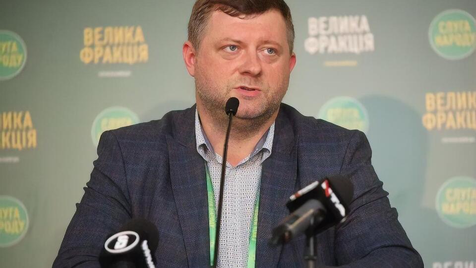 Выездное заседание "Слуги народа" созывалось не для сбора подписей за отзыв Разумкова, отметил Корниенко (на фото)
