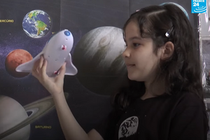 Николь участвует в программе для молодежи Asteroid Hunters