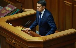 Разумков: Когда рассматривается вопрос отставки спикера, наверное, стоило бы его послушать