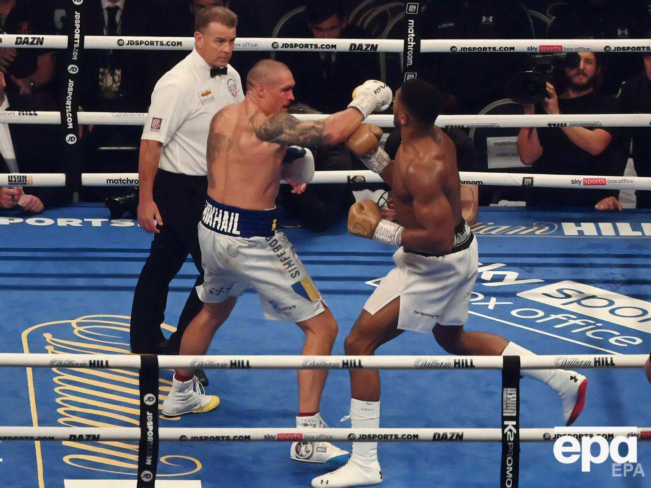 Бой между Усиком и Джошуа состоялся 26 сентября