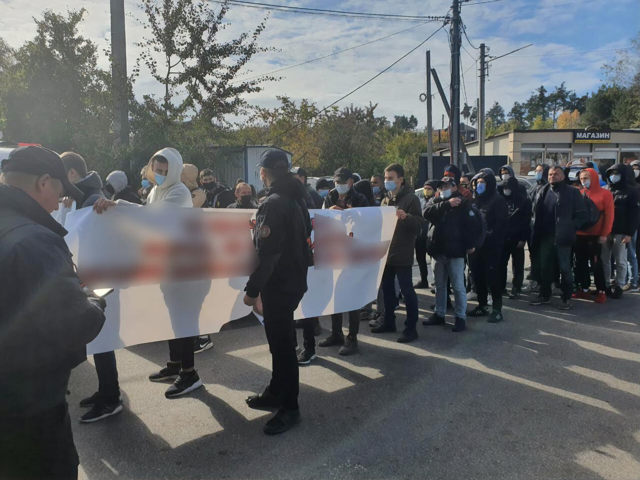 Под домом Порошенко за порядком следили 100 полицейских