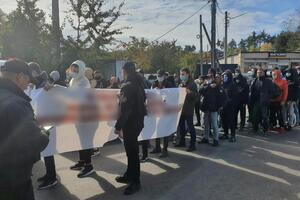 Під будинком Порошенка за порядком стежило 100 поліцейських
