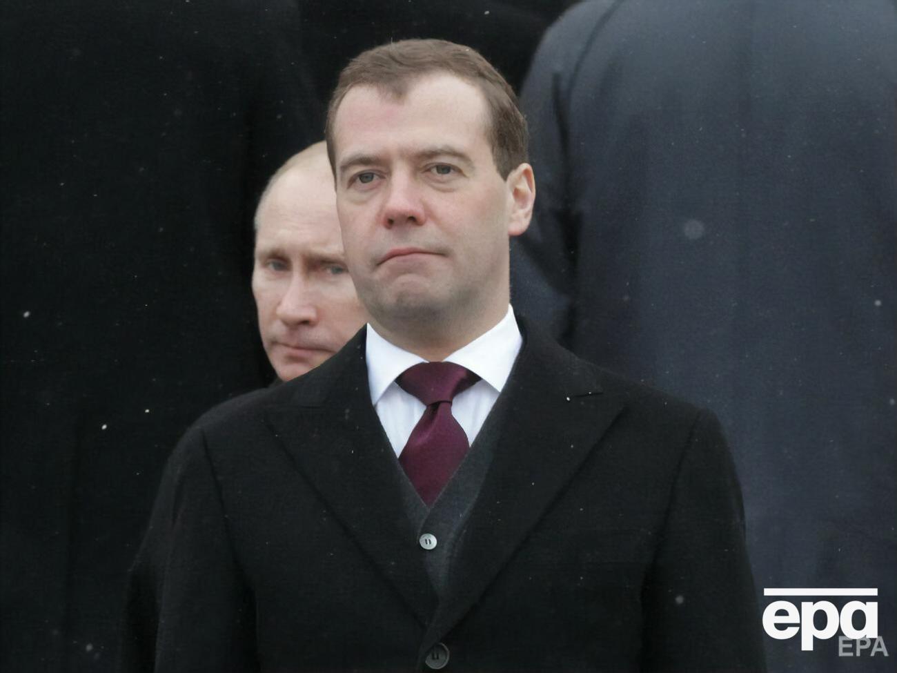 Медведев считает, что во главе Украины стоят "слабые люди, которые хотят набить карманы"