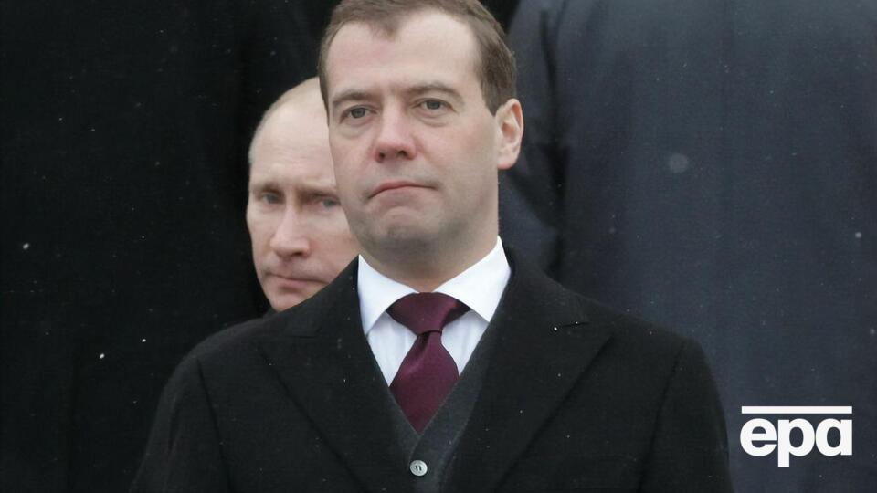 Медведев считает, что во главе Украины стоят "слабые люди, которые хотят набить карманы"