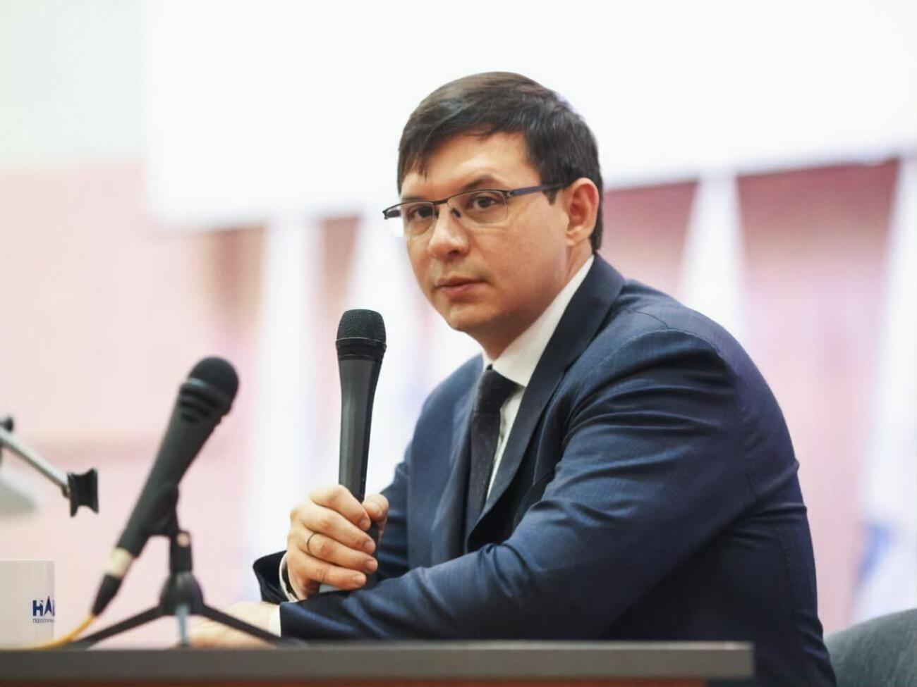 Євгеній Мураєв: Торік на цей момент у підземних сховищах було 27 млрд м³ газу. Зараз – 18, із яких 3,5 млрд – це приватний газ, а 4,5 млрд – технічний газ