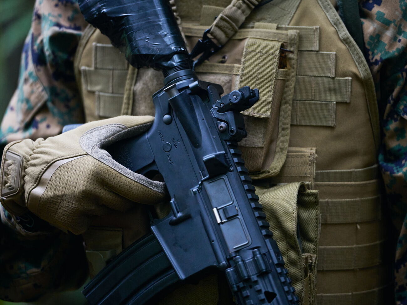 За даними СБУ, підозрювані намагалися завербувати спортсменів, військовослужбовців, добровольців, які брали участь в АТО