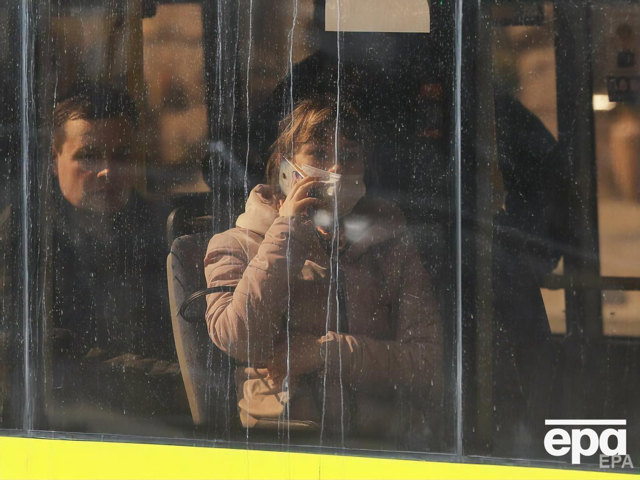 Міжрегіональні перевезення пасажирів у регіонах із "жовтим", "помаранчевим" або "червоним" рівнем епіднебезпеки дозволять за умови наявності і у пасажирів, і у водія COVID-сертифікатів