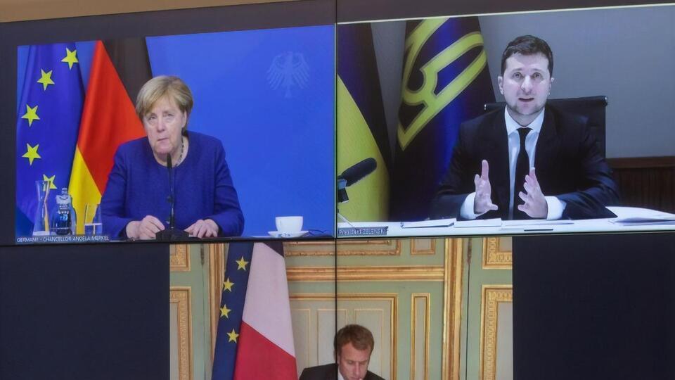 Меркель, Зеленский и Макрон говорили о мирном урегулировании конфликта на Донбассе