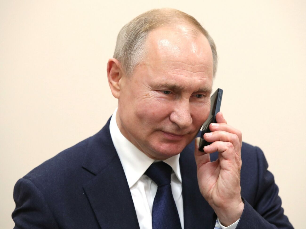 Путін (на фото) поговорив із Меркель і Макроном