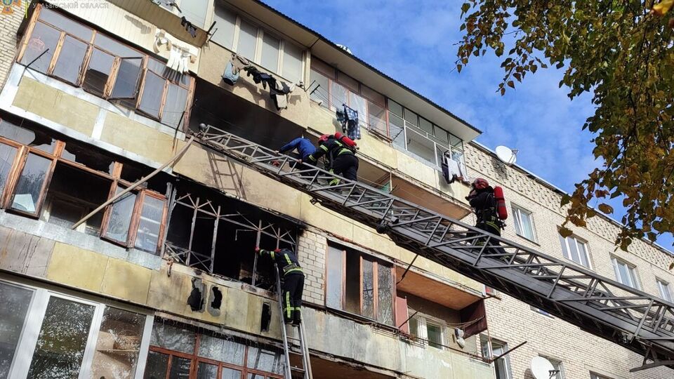 Пожежа сталася на третьому поверсі п'ятиповерхового будинку