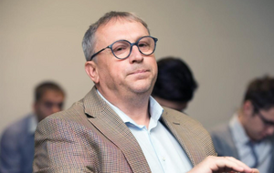 Тедер искал варианты кредитования в Крыму, чтобы погасить задолженность перед строителями на сумму $12 млн, и в 2017 году он договорился с российским банком ВТБ, сообщает "Крым.Реалии"