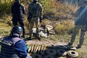 Правоохоронці вилучили зі схованки 13 протитанкових мін ТМ-62М