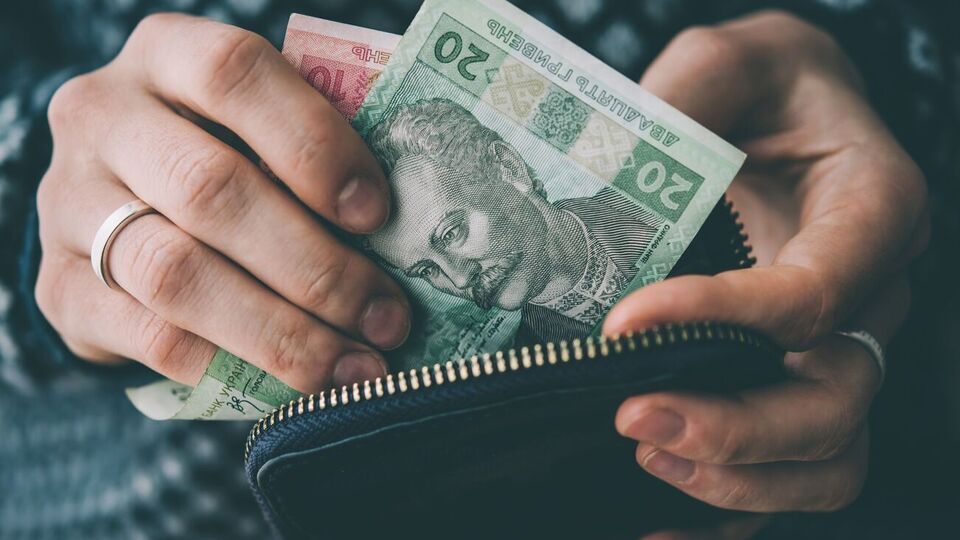 По данным Госстата, 33,4% украинцев получают зарплату до 7 тыс. грн