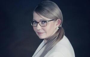 Юлия Тимошенко проехалась по регионам и сфотографировалась с сельским котом