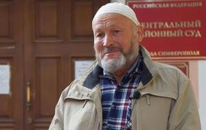 Штрафы выписали крымским татарам, которые приходили к "суду" в Симферополе