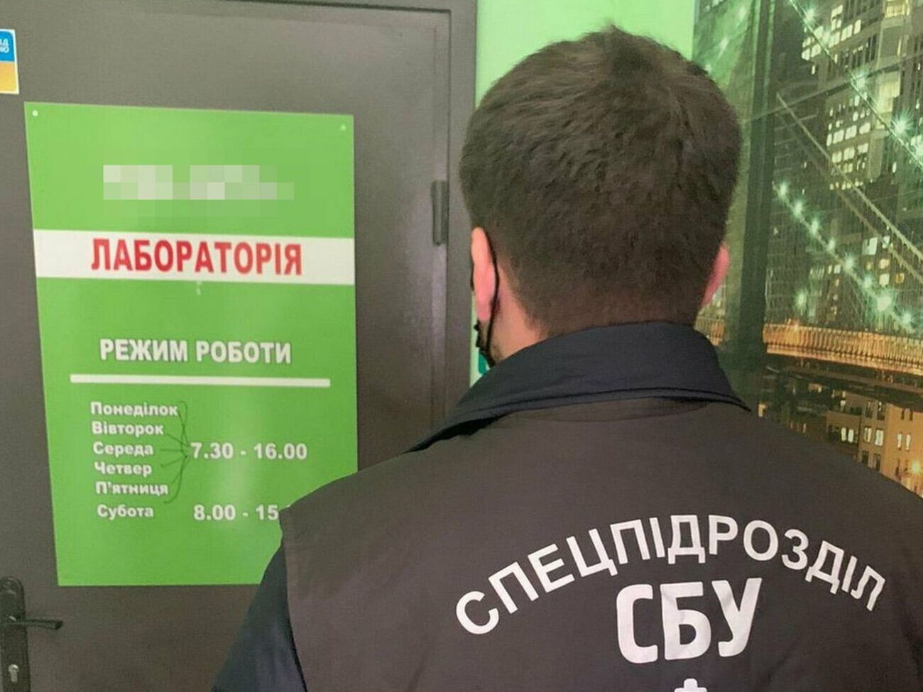 В месяц злоумышленники изготавливали до 600 поддельных справок для выезда за границу