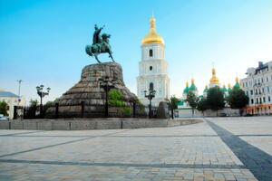 Для обслуживания горожан мэрия задействует резервный транспорт "Киевпасстранса" и частных перевозчиков