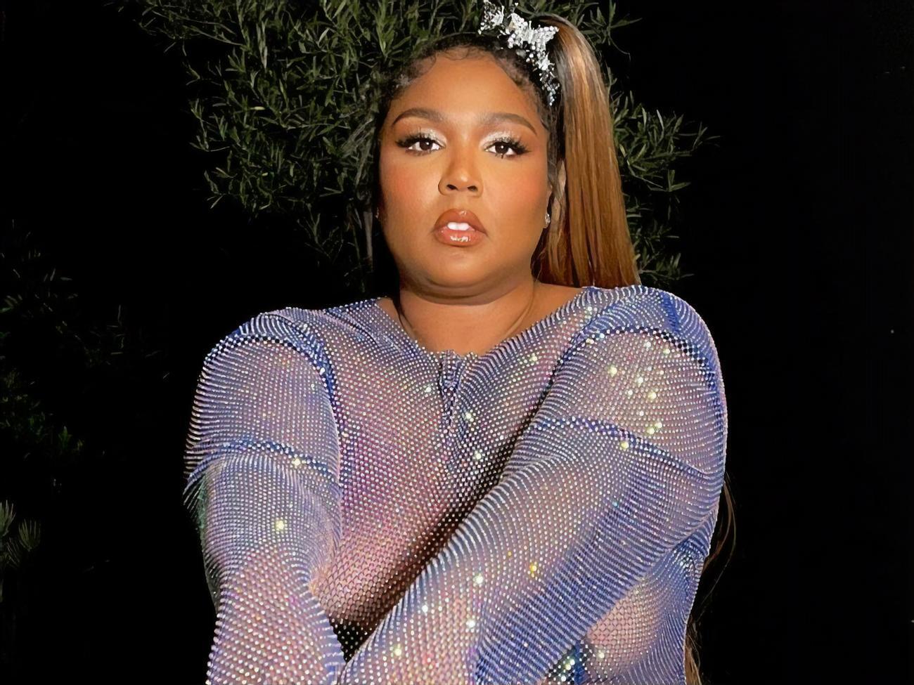 Lizzo пропагандирует культуру бодипозитива