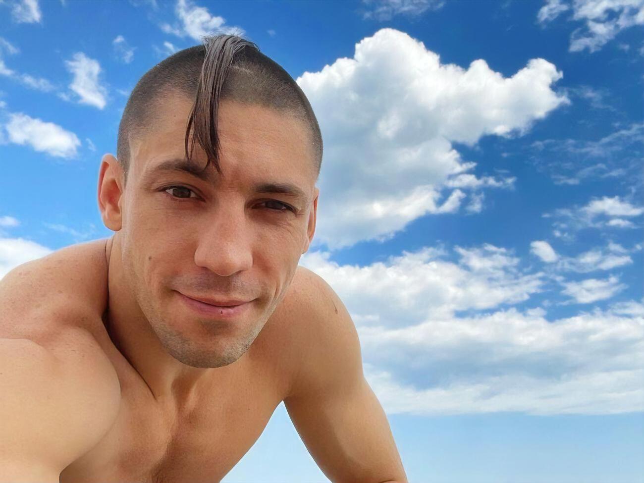 Горуна має юридичну освіту, проте у майбутньому він бачить себе політиком