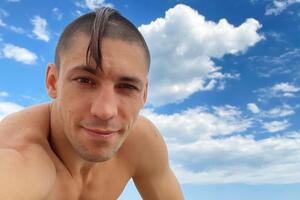 У Горуны юридическое образование, тем не менее в будущем он видит себя политиком