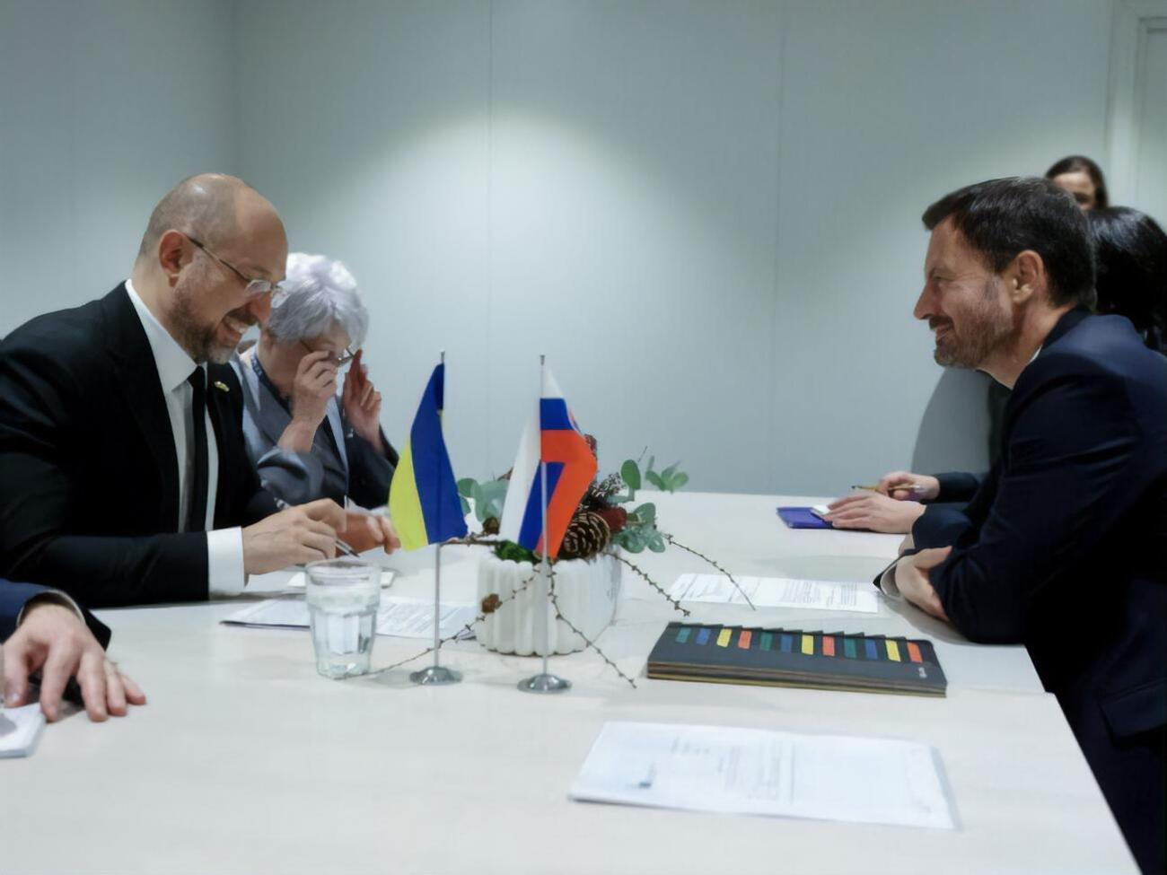Шмыгаль (слева) и Хегер (справа) провели встречу в Мальме
