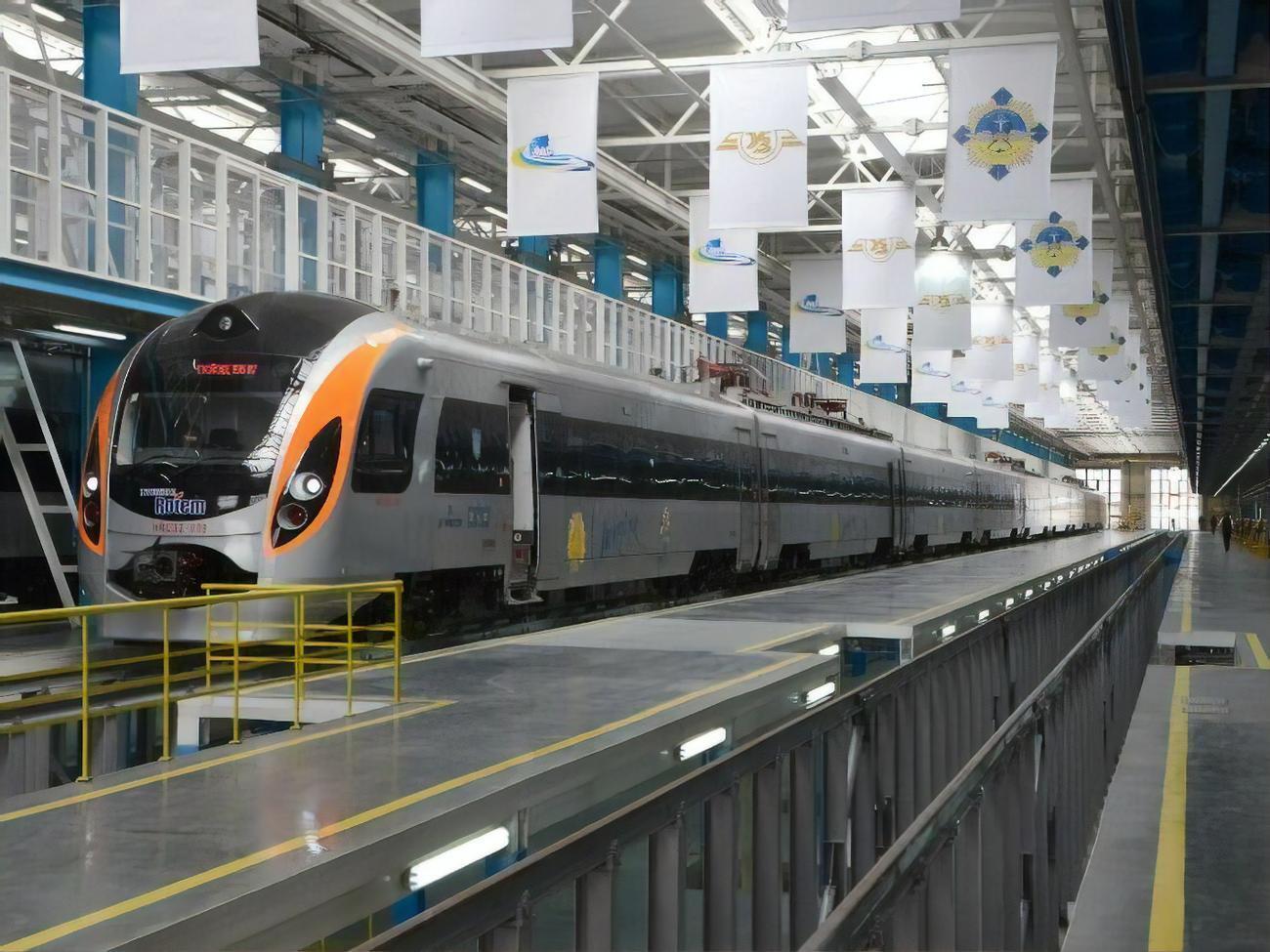 Якщо пасажир сідає у поїзд у "жовтій" зоні карантину, то для проїзду досить буде отримати одну дозу вакцини проти COVID-19, зазначили в "Укрзалізниці"