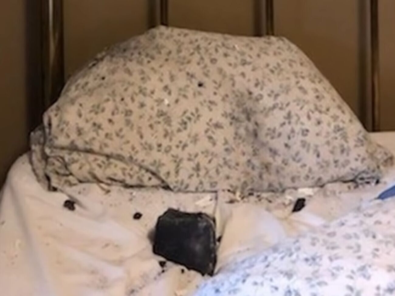 Метеорит упал на кровать