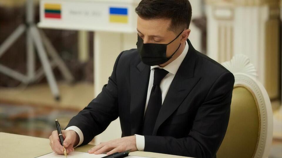 Зеленский одобрил закон, который вносит изменения в определение принципа предоставления электронной публичной услуги по умолчанию