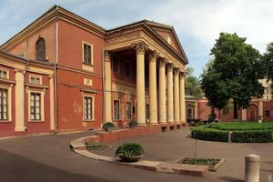Президент поручил отреставрировать Одесский художественный музей