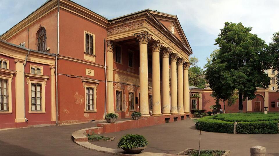 Президент доручив відреставрувати Одеський художній музей