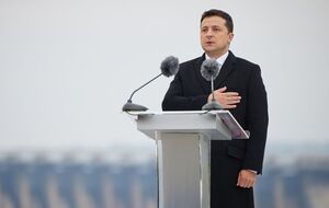 Зеленский отметил, что в 2014 году Украину защищали в том числе "голыми руками"