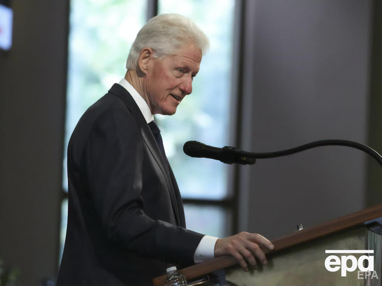 Госпитализация Клинтона связана с инфекцией мочевыводящих путей