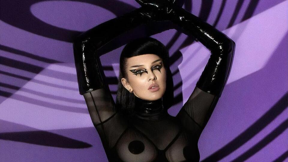 Накануне презентации Maruv анонсировала выход клипа, заявив: "Будет бомба! Будет ракета!"