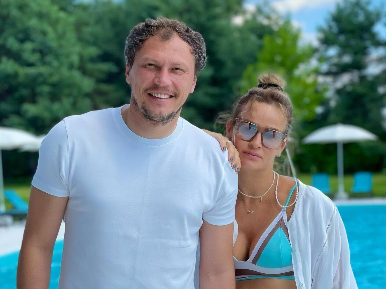 По словам Юлии Пятовой, они "подискутировали" с мужем Андреем в вопросе воспитания своих четырех детей