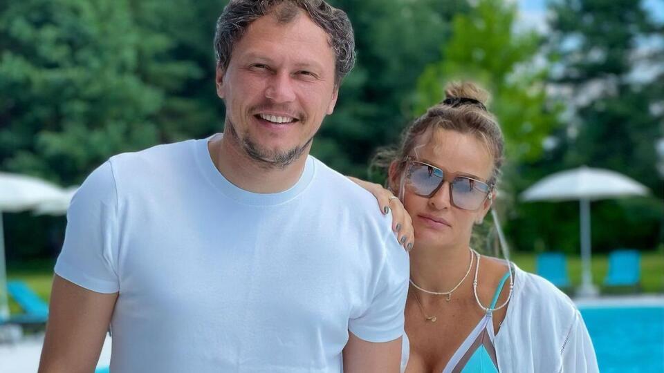 За словами Юлії Пятової, вони "подискутували" з чоловіком Андрієм у питанні виховання своїх чотирьох дітей