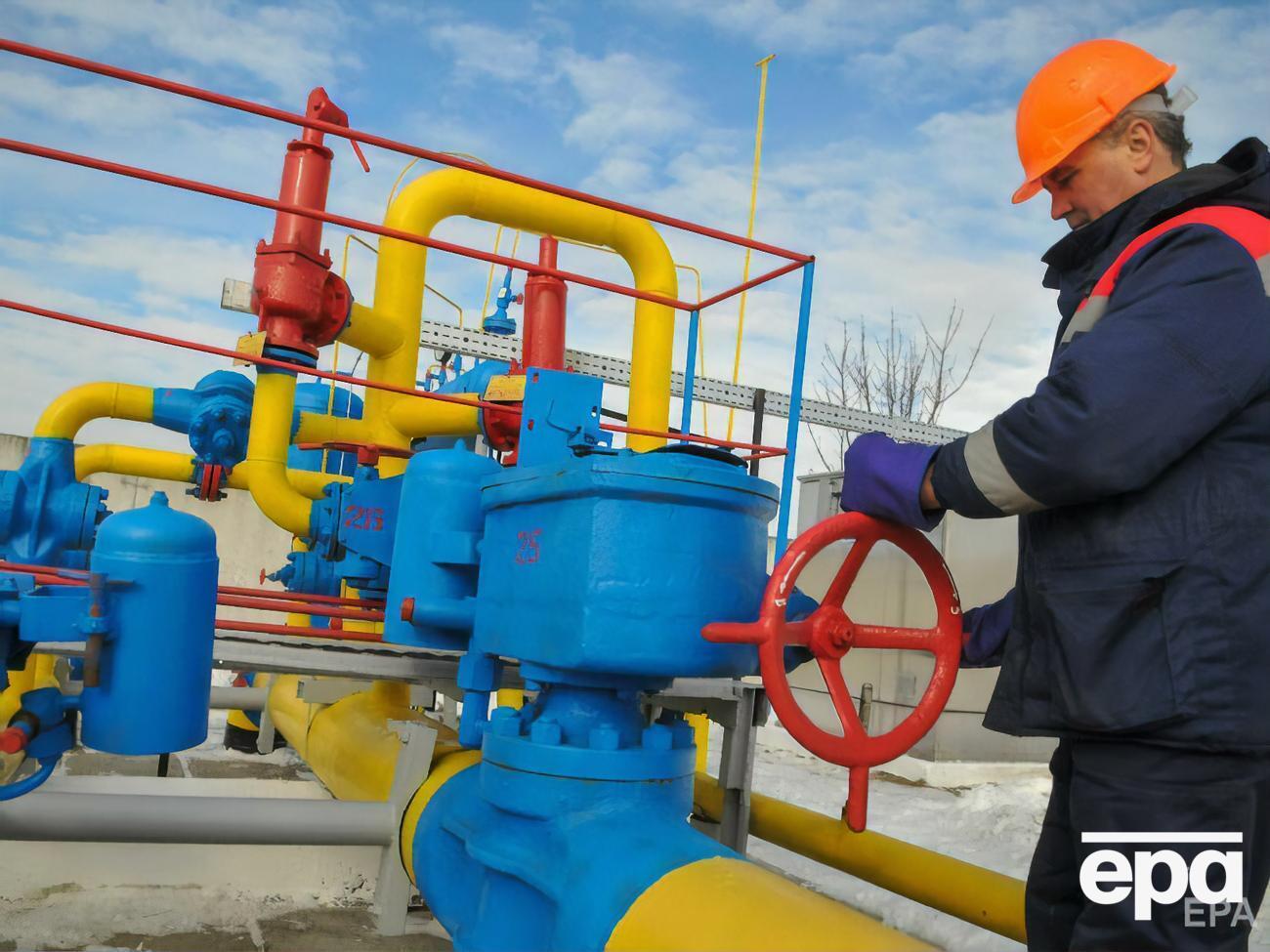 Суточные объемы транзита газа через украинскую ГТС упали в два раза, отметил Витренко