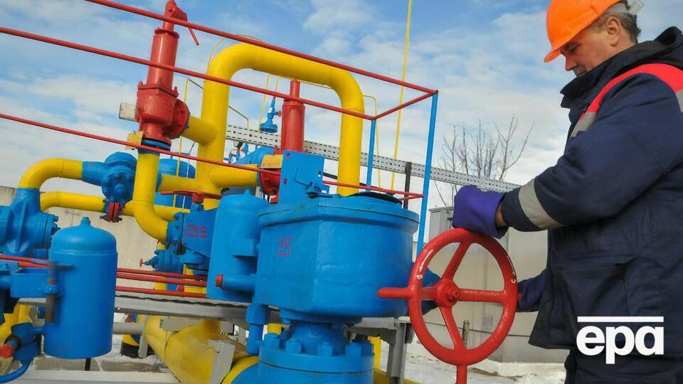 Суточные объемы транзита газа через украинскую ГТС упали в два раза, отметил Витренко