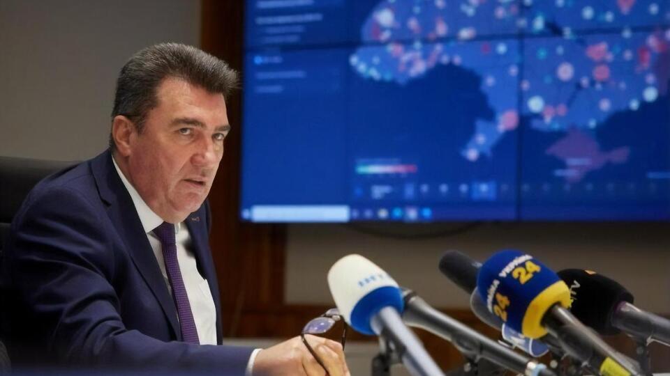 СНБО ввел санкции против 237 человек, причастных к проведению выборов в Госдуму РФ на оккупированных территориях Украины, отметил Данилов